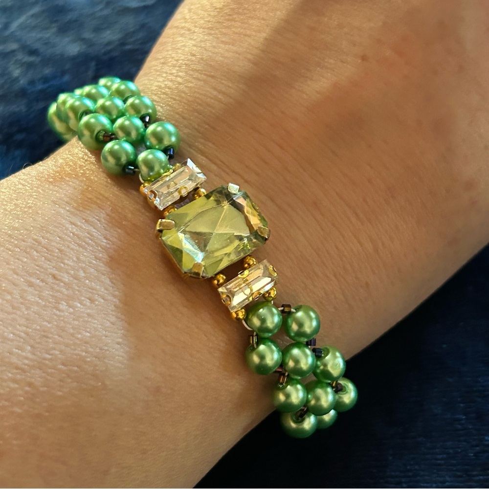 Handcrafted bright green Czech glass pearl glass bar seed bead lattice bracelet